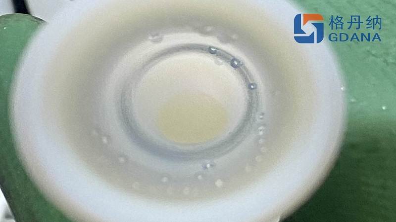 液體呈粘稠狀 液體呈粘稠狀