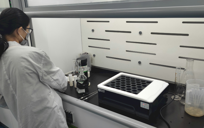 智能石墨消解儀與市面上普通石墨消解儀的防腐對比