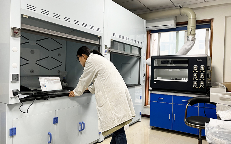 全自動(dòng)石墨消解儀解決實(shí)驗(yàn)室消解難題